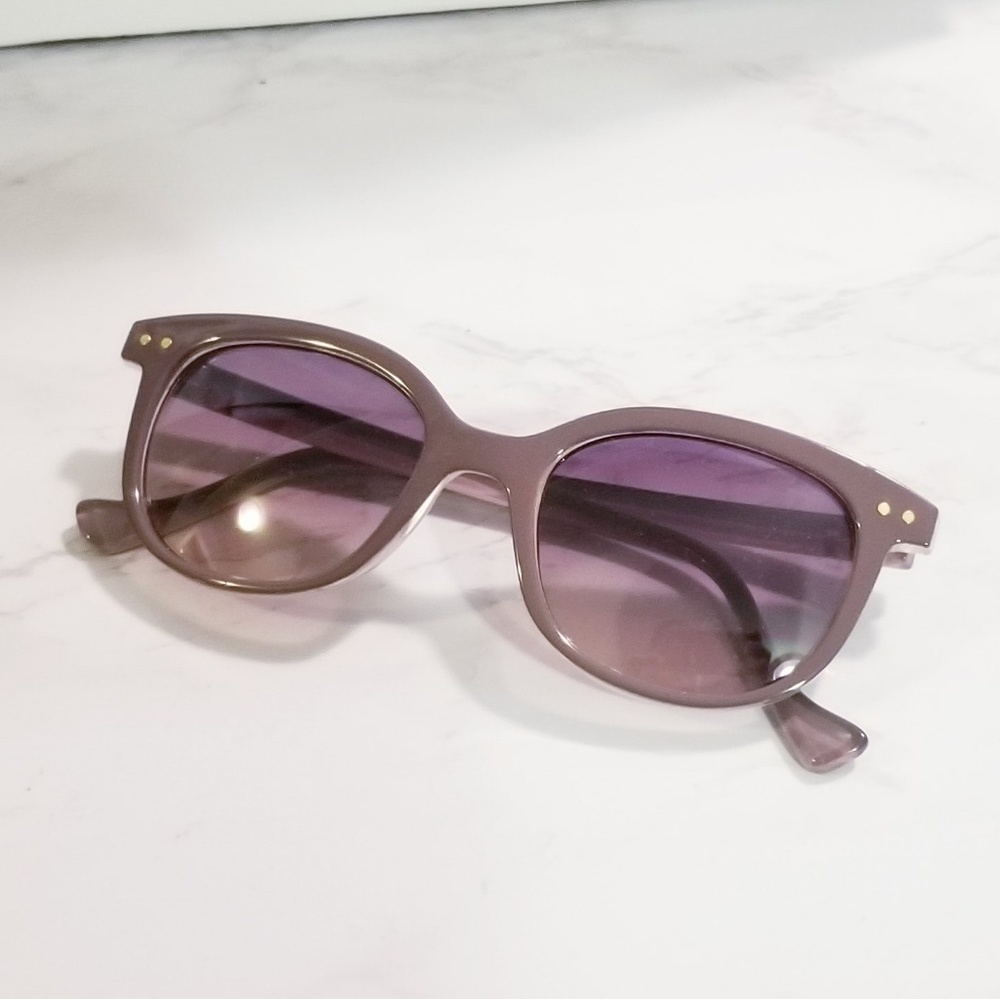 Grey sunglasses.